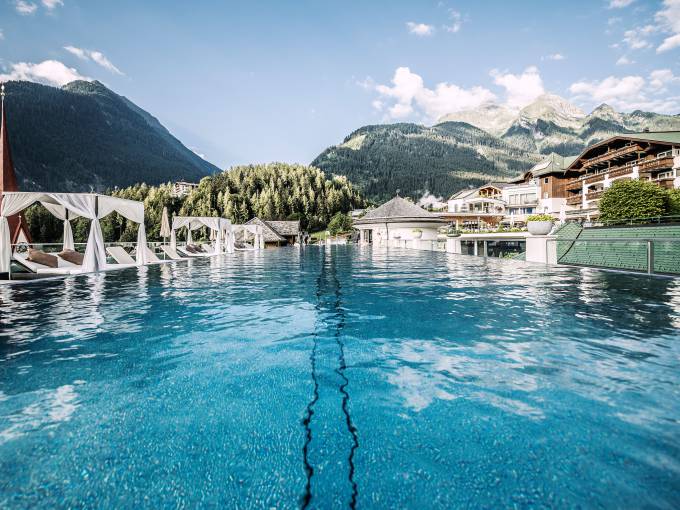 Your luxury hotel in the Zillertal Thumbnail